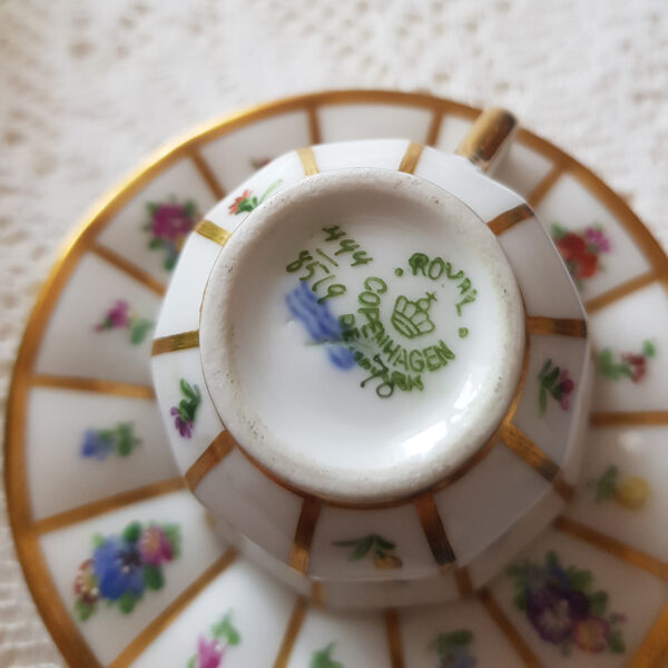 gilded_cup_and_saucer