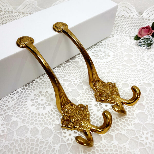 decorative_coat_hanger