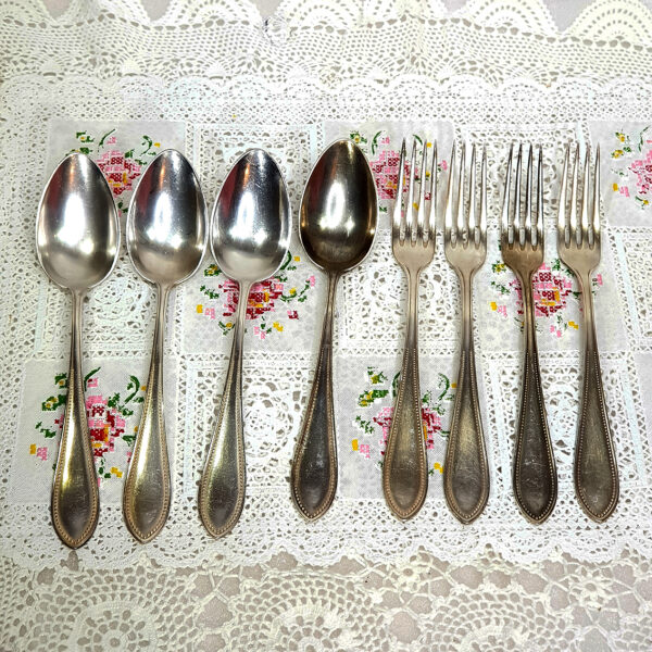 silver_spoons_and_forks