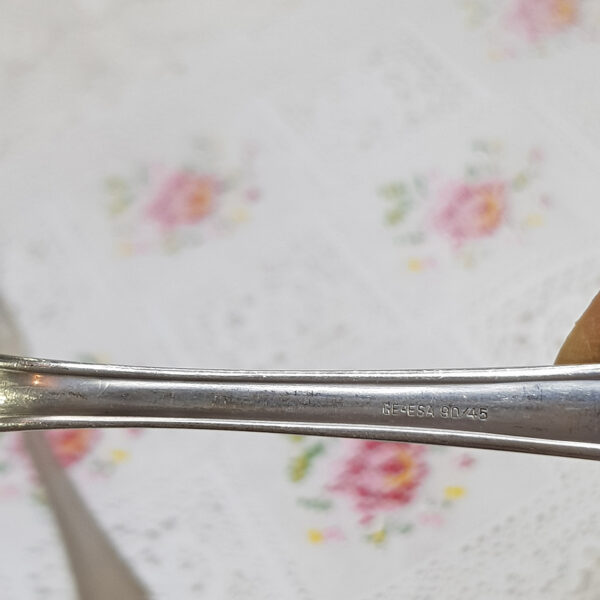 silver_spoons_and_forks