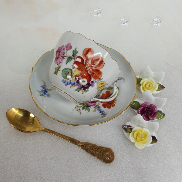 gilded_cup_and_saucer