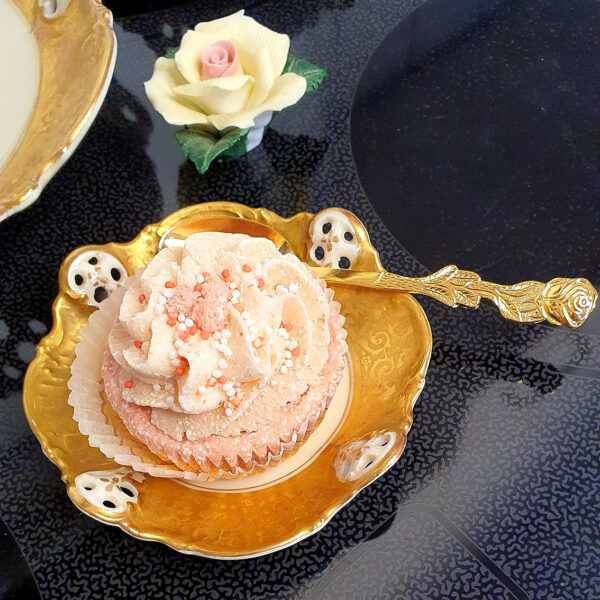 gilded plate set