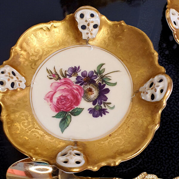 gilded plate set